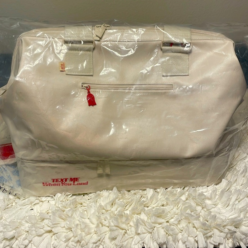 BEIS TEXT me when you Land Weekender Bag
